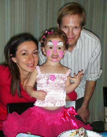 Gelareh Zadeh with her husband Randall Strank and their daughter Ayla